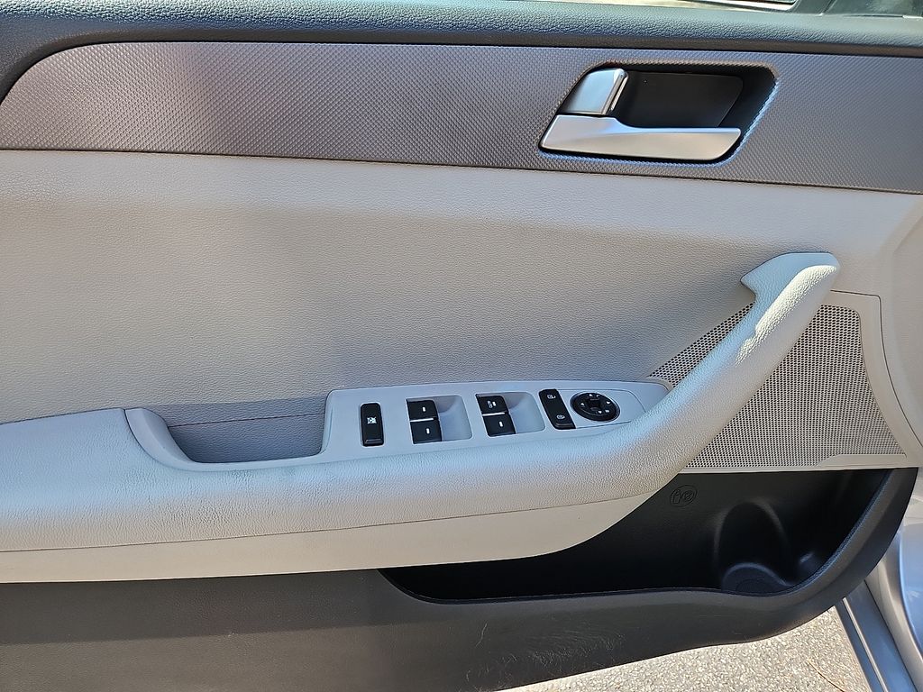 Thumbnail: 2015 Hyundai Sonata - 21