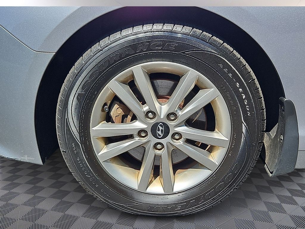 Thumbnail: 2015 Hyundai Sonata - 8