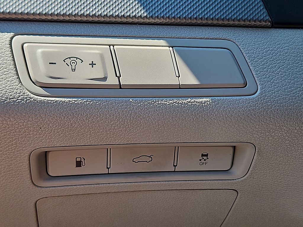Thumbnail: 2015 Hyundai Sonata - 26