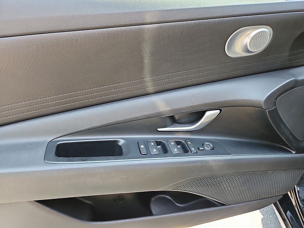 Thumbnail: 2021 Hyundai Elantra - 21