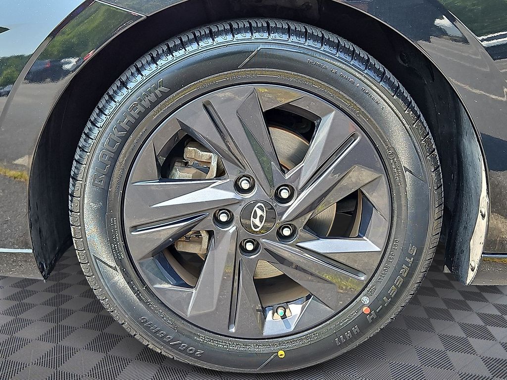 Thumbnail: 2021 Hyundai Elantra - 8