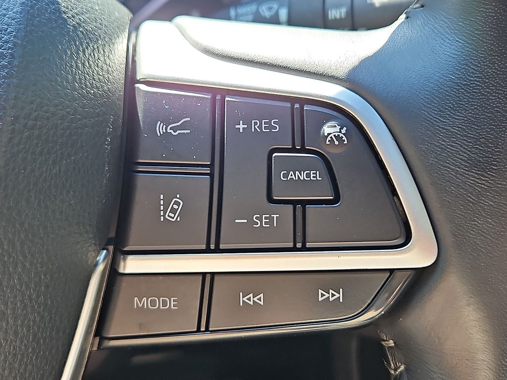 Thumbnail: 2022 Toyota Highlander - 28