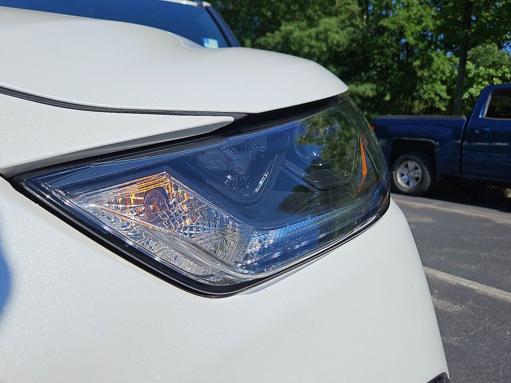 Thumbnail: 2022 Toyota Highlander - 19