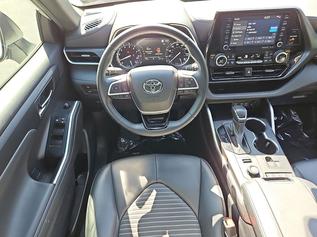 Thumbnail: 2022 Toyota Highlander - 2