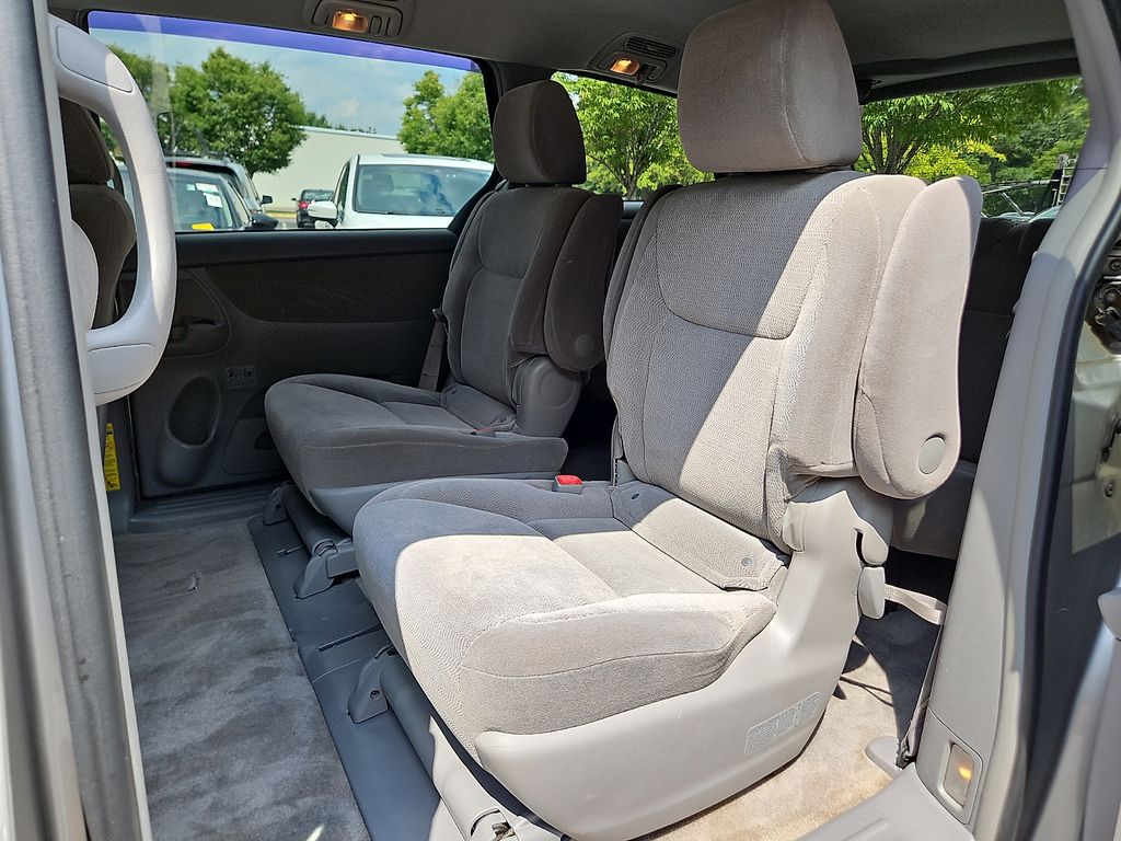 Thumbnail: 2010 Toyota Sienna - 13
