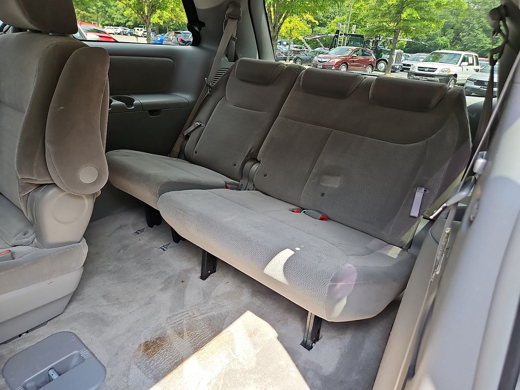 Thumbnail: 2010 Toyota Sienna - 21