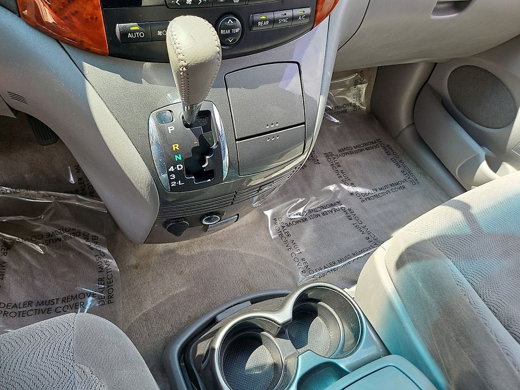 Thumbnail: 2010 Toyota Sienna - 15