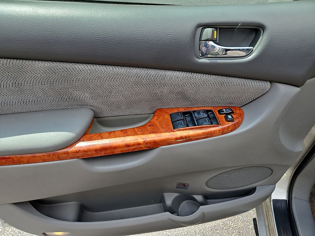 Thumbnail: 2010 Toyota Sienna - 23