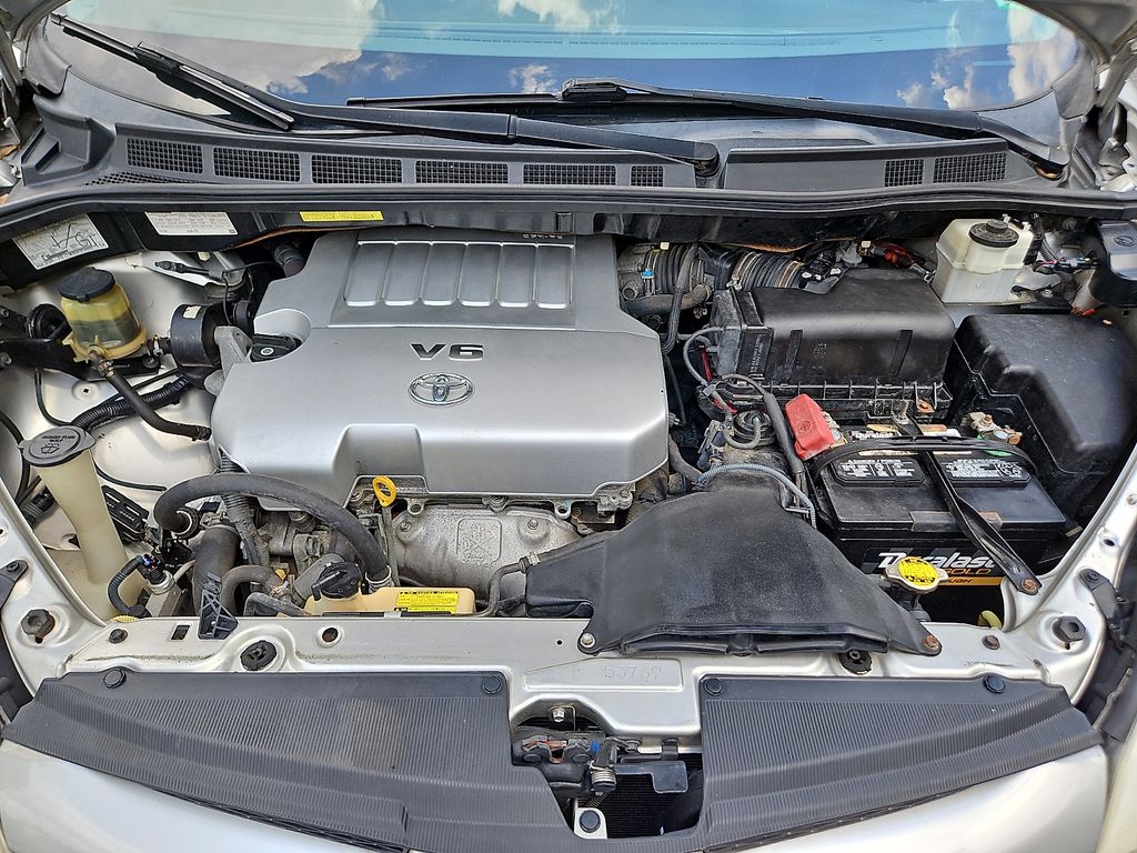Thumbnail: 2010 Toyota Sienna - 9