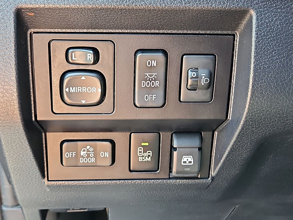 Thumbnail: 2017 Toyota Tundra - 29