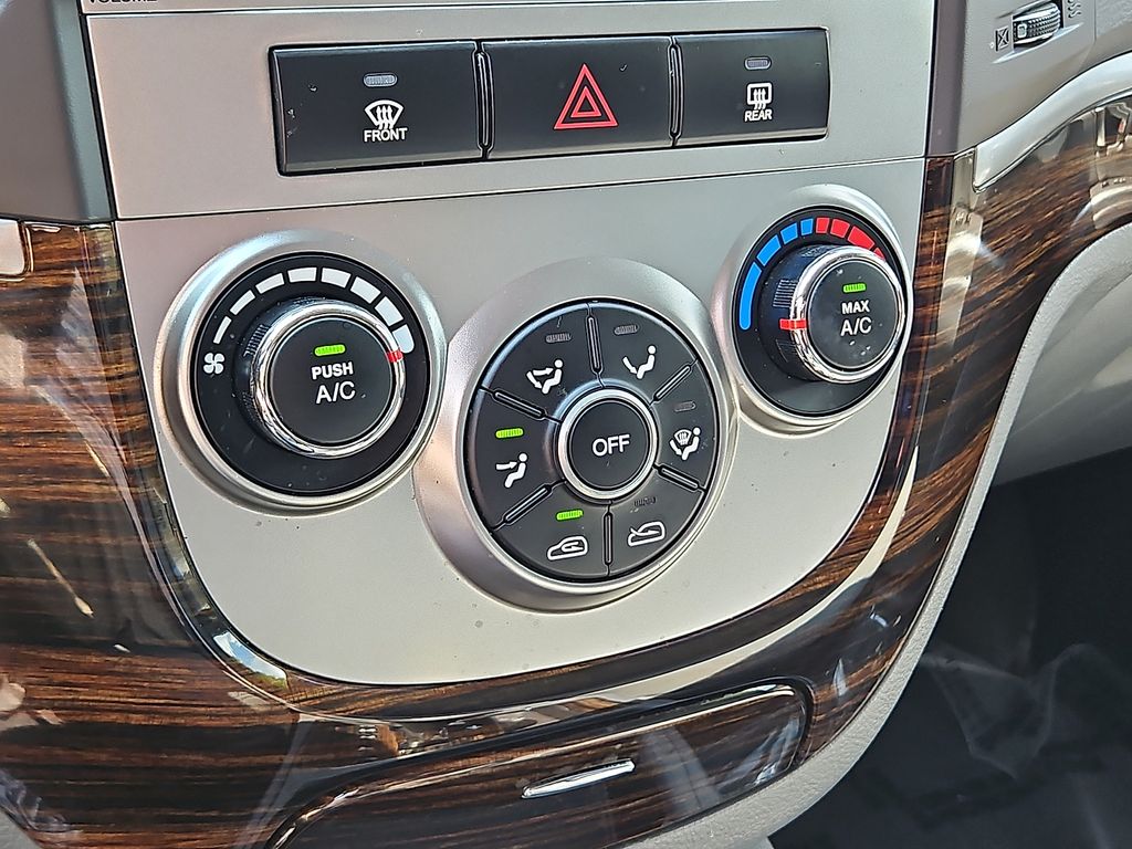 Thumbnail: 2012 Hyundai Santa Fe - 23