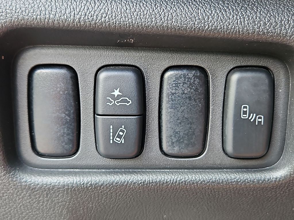 Thumbnail: 2020 Mitsubishi Outlander Sport - 28