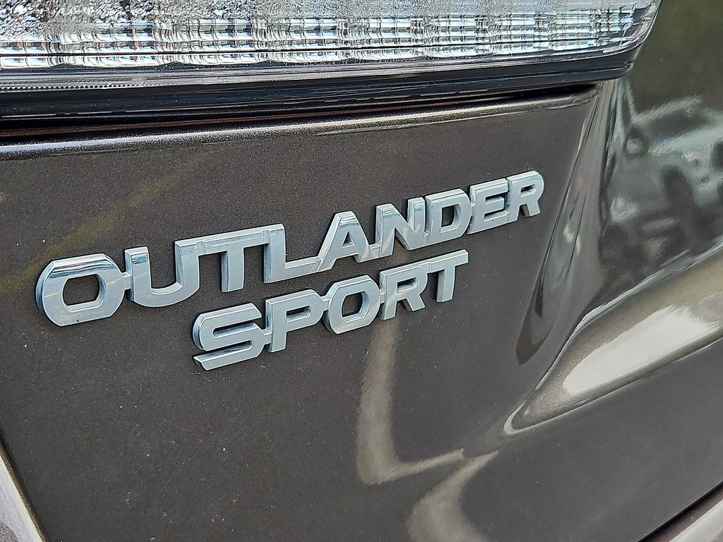 Thumbnail: 2020 Mitsubishi Outlander Sport - 7