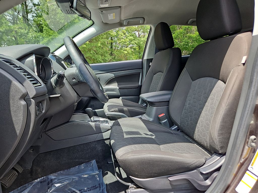 Thumbnail: 2020 Mitsubishi Outlander Sport - 11
