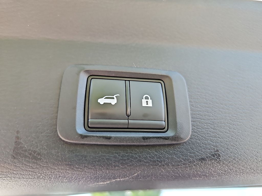 Thumbnail: 2024 Mitsubishi Outlander - 25
