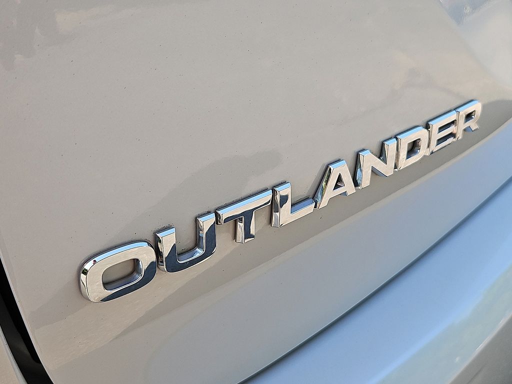 Thumbnail: 2024 Mitsubishi Outlander - 7