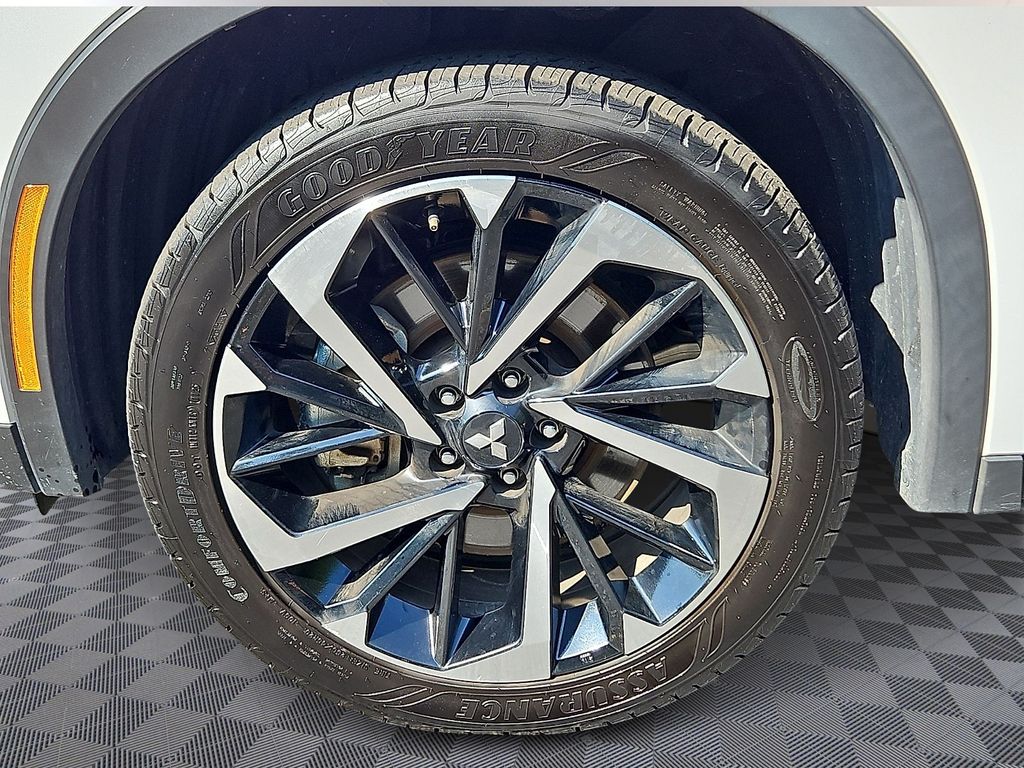 Thumbnail: 2024 Mitsubishi Outlander - 8