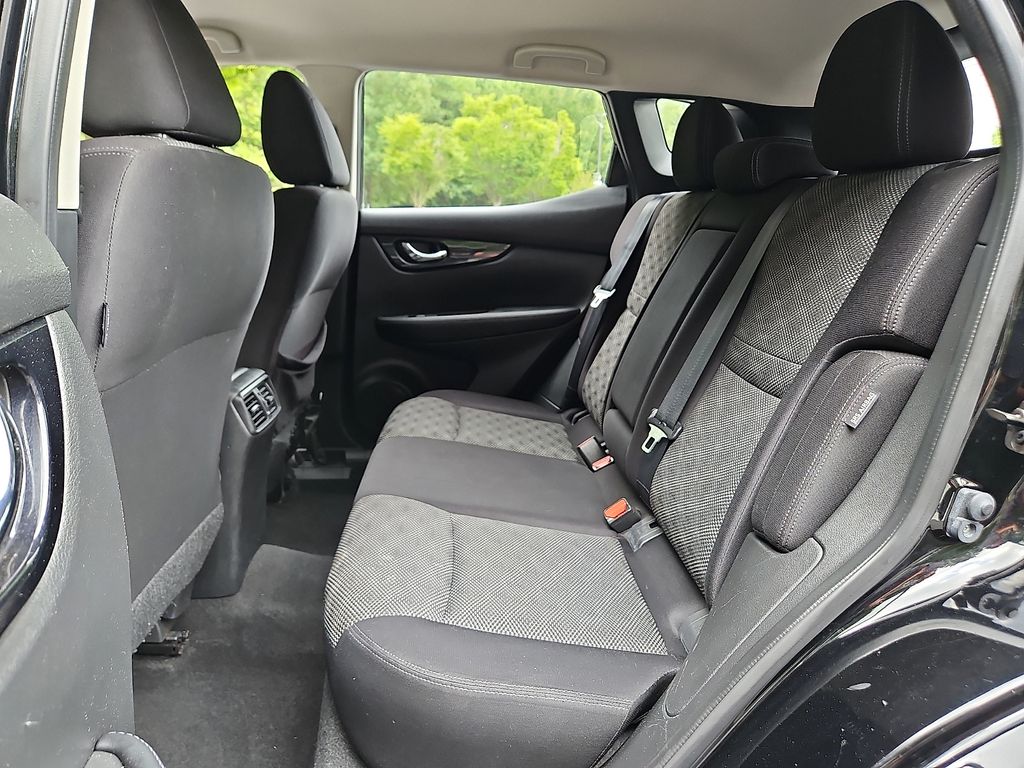 Thumbnail: 2020 Nissan Rogue Sport - 12