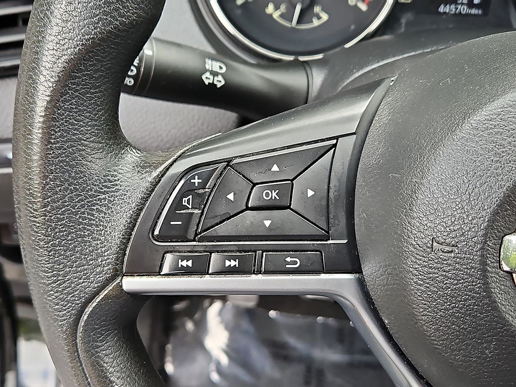 Thumbnail: 2020 Nissan Rogue Sport - 25