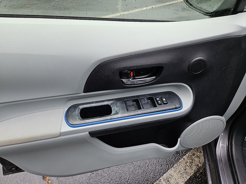 Thumbnail: 2012 Toyota Prius c - 19