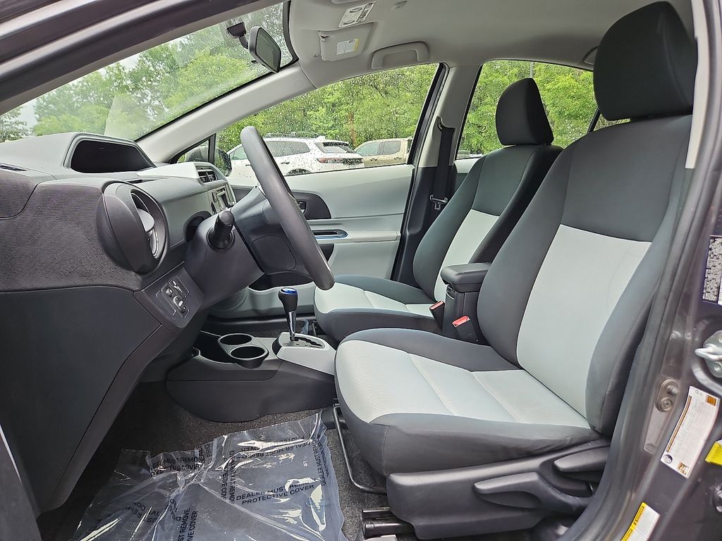 Thumbnail: 2012 Toyota Prius c - 10