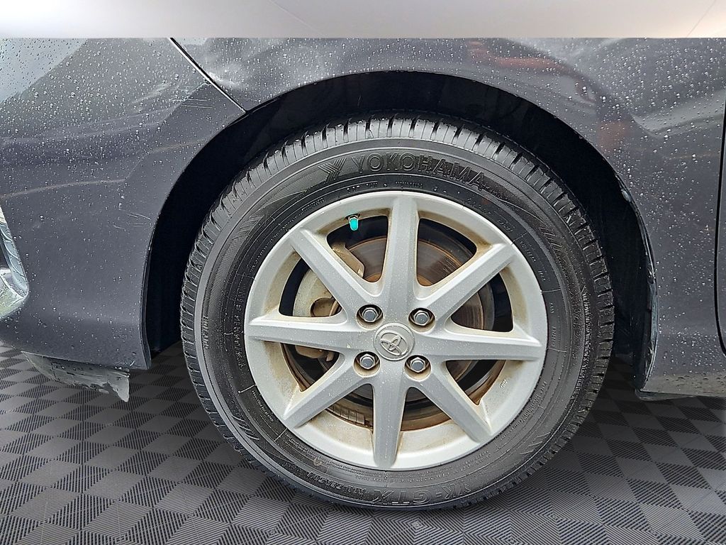 Thumbnail: 2012 Toyota Prius c - 7