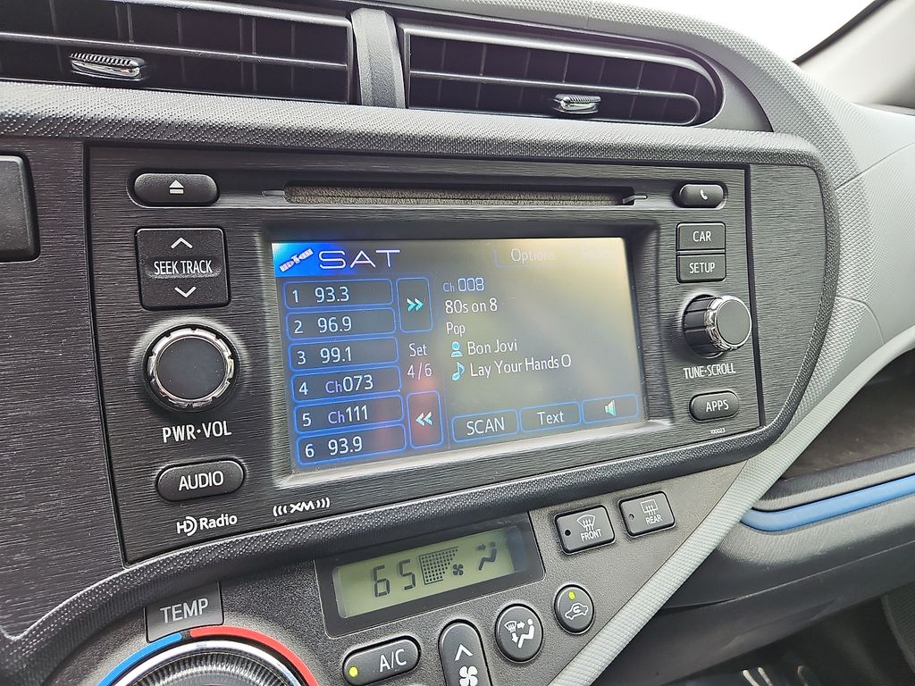 Thumbnail: 2012 Toyota Prius c - 12