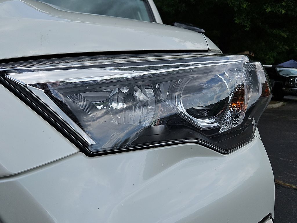 Thumbnail: 2021 Toyota 4Runner - 20