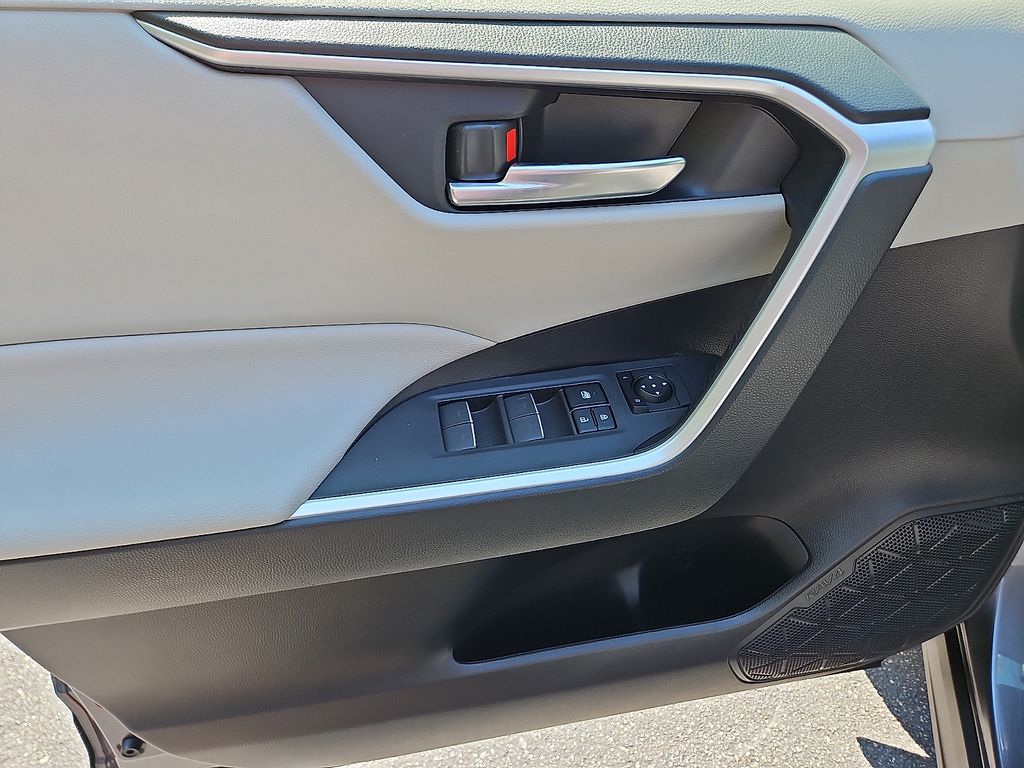 Thumbnail: 2023 Toyota RAV4 - 22
