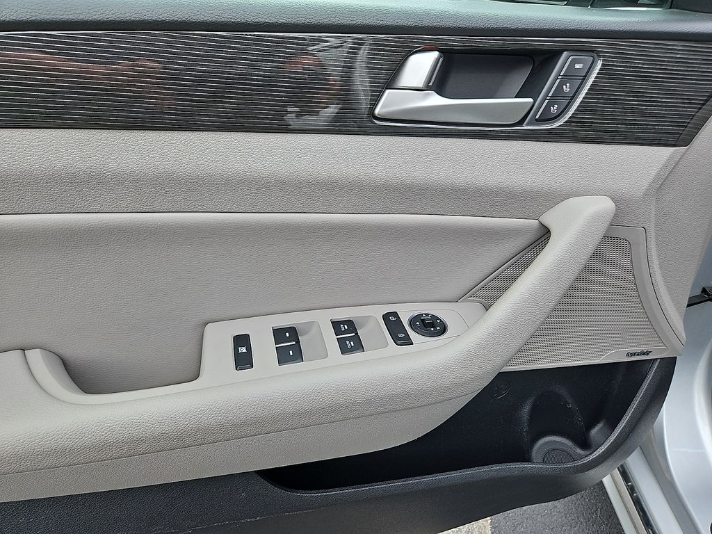 Thumbnail: 2019 Hyundai Sonata - 22