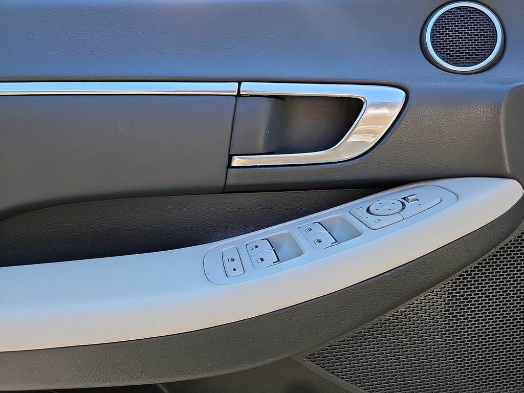 Thumbnail: 2023 Hyundai Sonata - 18