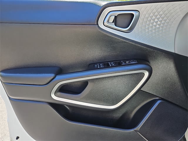 2023 Kia Soul LX 21