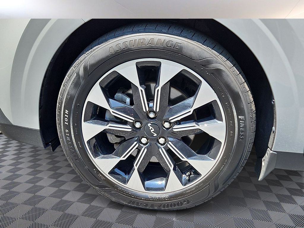 Thumbnail: 2024 Kia Carnival - 7