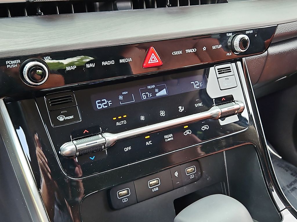 Thumbnail: 2023 Kia Carnival - 9