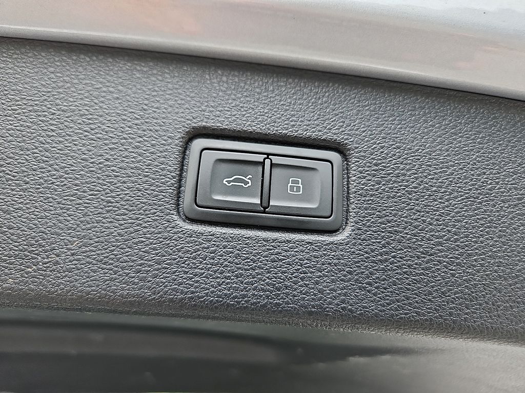 Thumbnail: 2021 Audi Q7 - 31