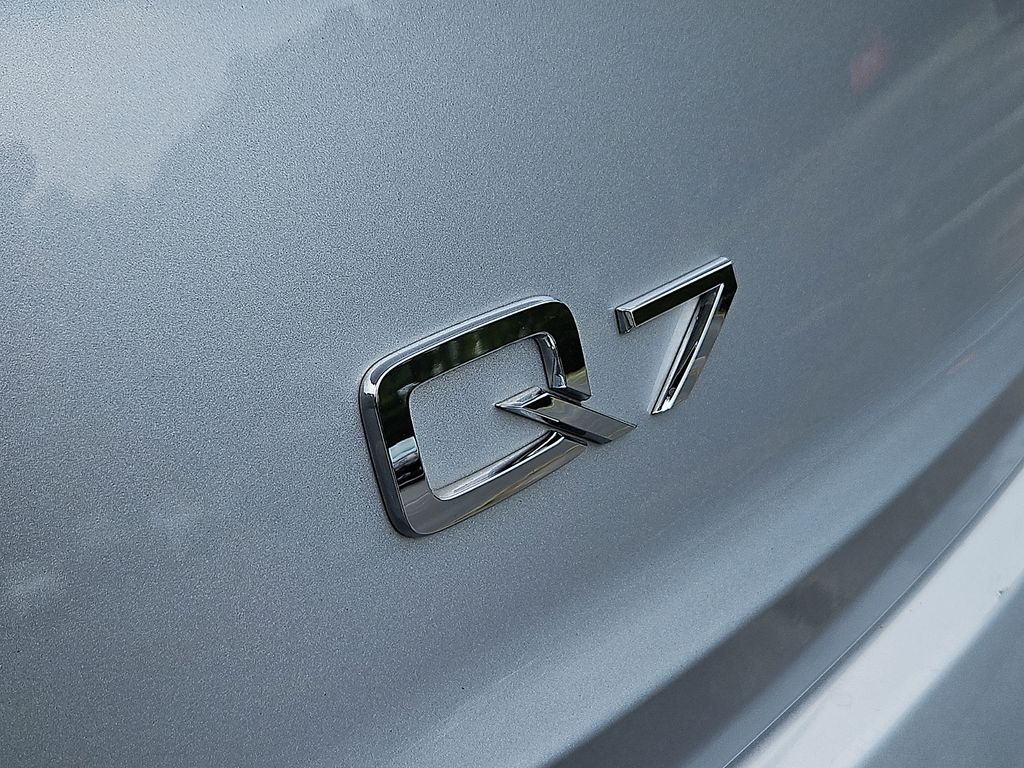 Thumbnail: 2021 Audi Q7 - 7