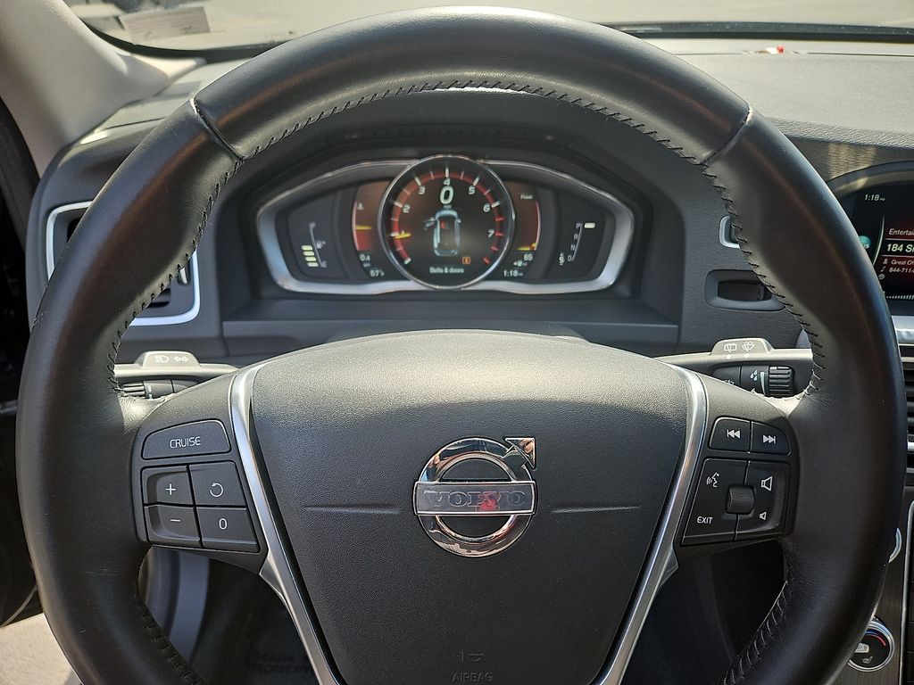 Thumbnail: 2015 Volvo V60 - 22