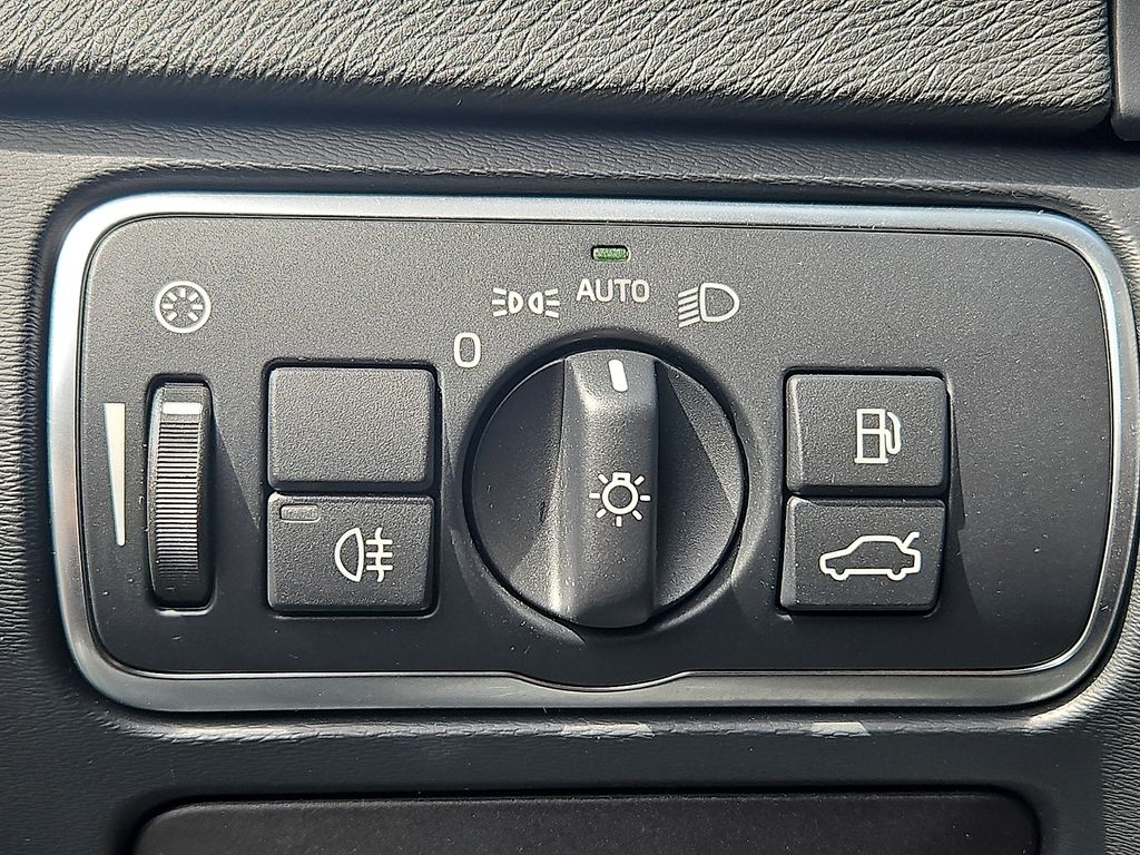 Thumbnail: 2015 Volvo V60 - 26