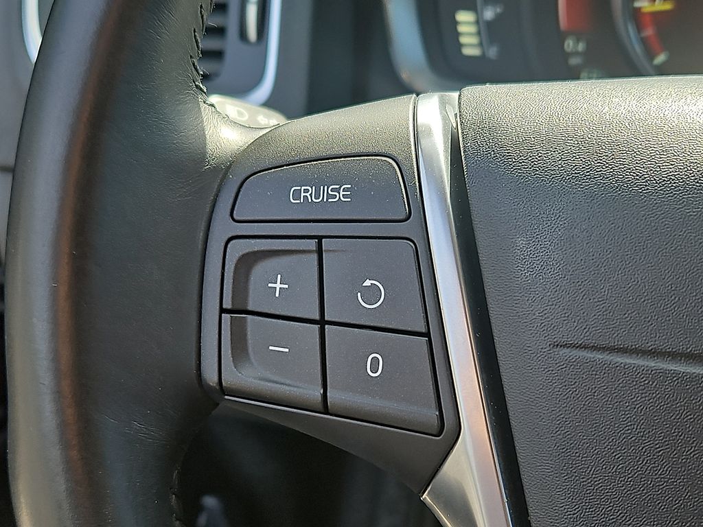 Thumbnail: 2015 Volvo V60 - 23