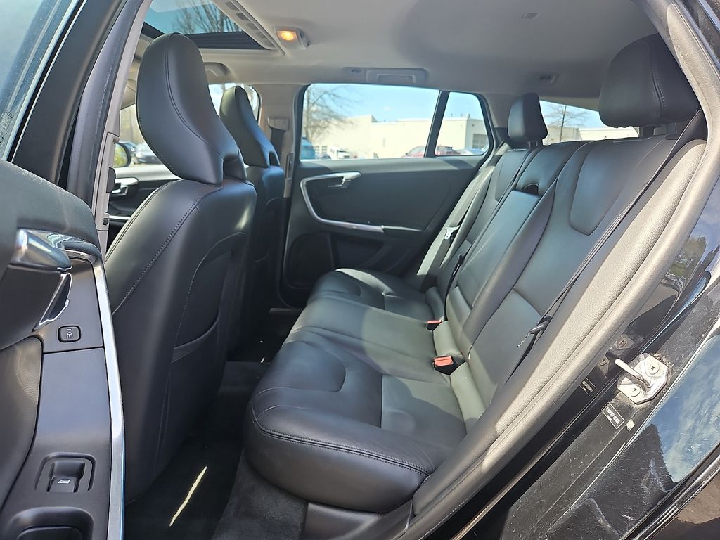 Thumbnail: 2015 Volvo V60 - 11