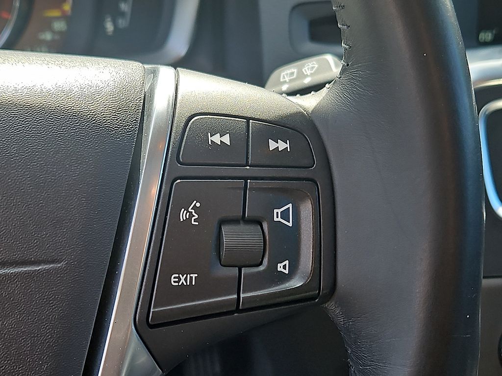 Thumbnail: 2015 Volvo V60 - 24