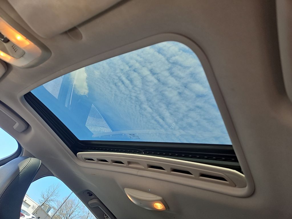 Thumbnail: 2015 Volvo V60 - 20