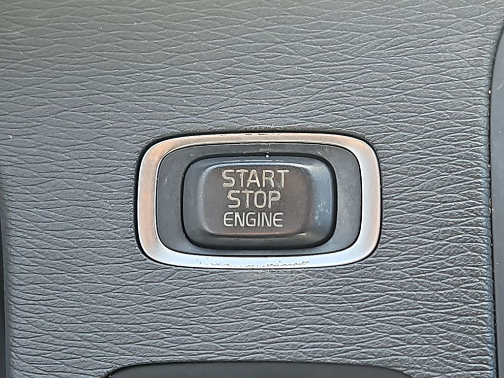 Thumbnail: 2015 Volvo V60 - 25