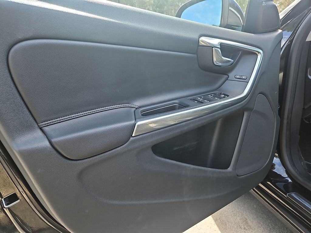 Thumbnail: 2015 Volvo V60 - 19