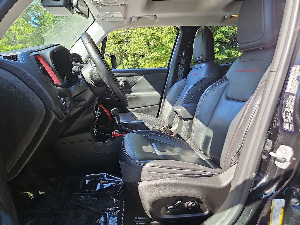 Thumbnail: 2016 Jeep Renegade - 10
