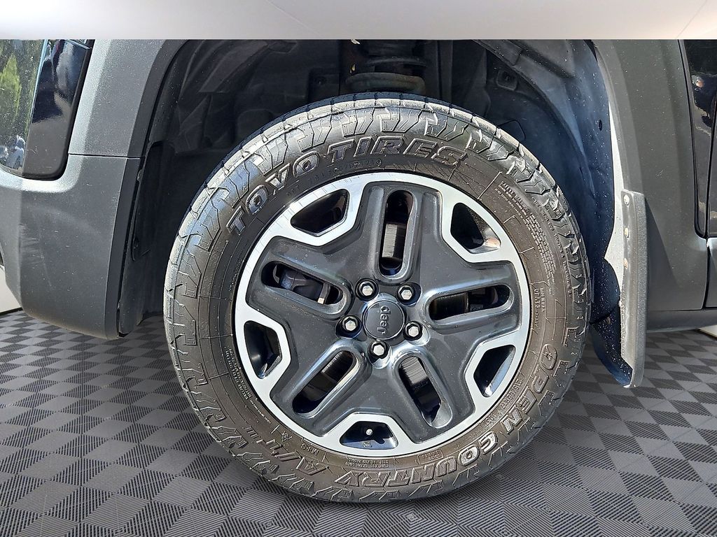 Thumbnail: 2016 Jeep Renegade - 7