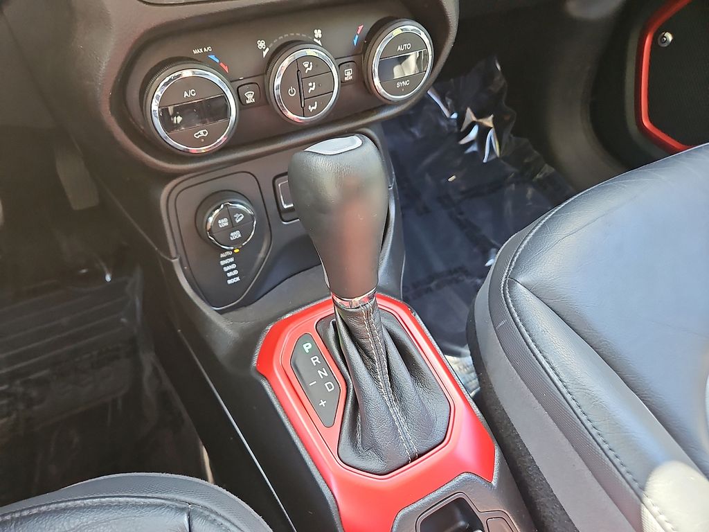 Thumbnail: 2016 Jeep Renegade - 13
