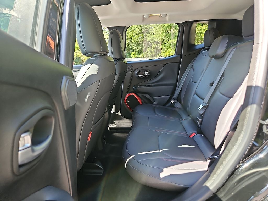 Thumbnail: 2016 Jeep Renegade - 11