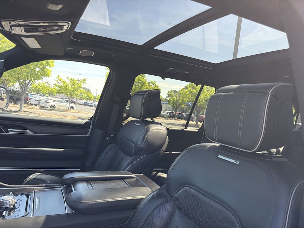 Thumbnail: 2024 Jeep Grand Wagoneer L - 9