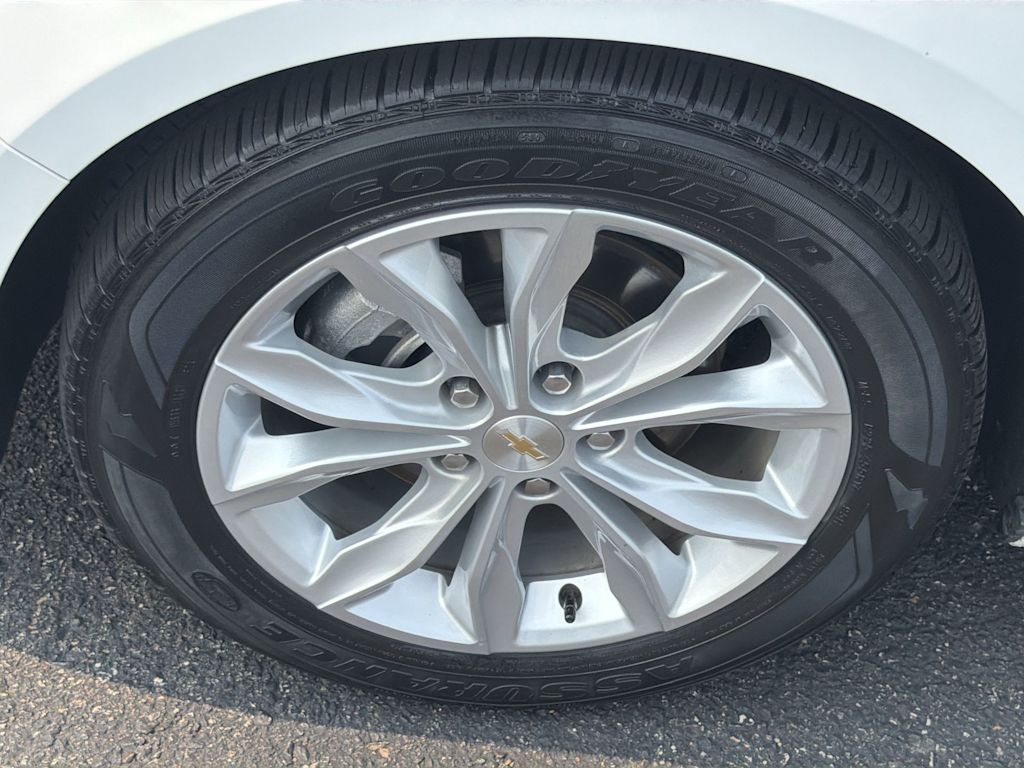 Thumbnail: 2024 Chevrolet Malibu - 6